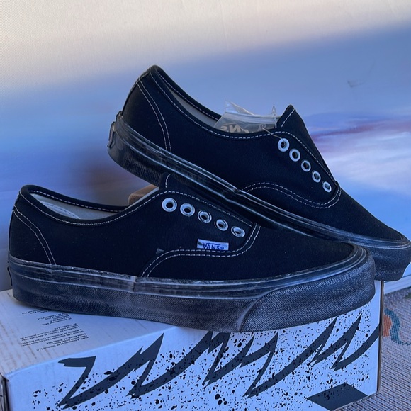 Vans WMNS 0g Authentic L
Stressed Black/White
VN0A5FBDBA2
Sneakers - Picture 5 of 16